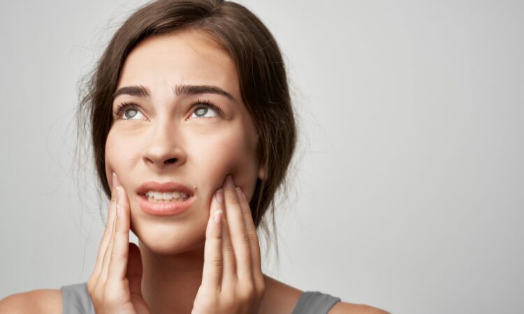 Recognizing the signs of TMJ disorder early can help you seek the right treatment before the symptoms worsen.